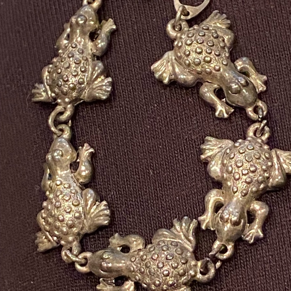 Cute vintage silver plated frog bracelet